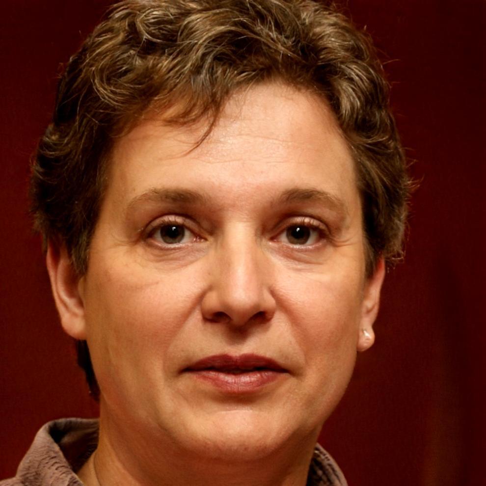 Retrato de Nuria Fàbregas, asesora financiera especializada en negociación hipotecaria